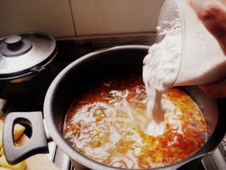 P1120743 sopa de maní boliviana