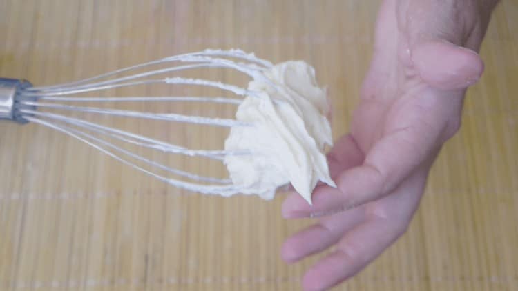 vlcsnap 2015 10 20 21h48m44s8 1 e1445438585315 frosting de queso crema