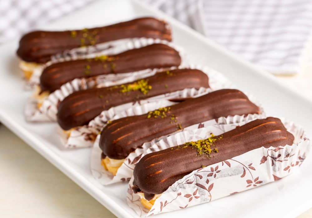 eclairs rellenos de crema pastelera 1743675397 eclair casero