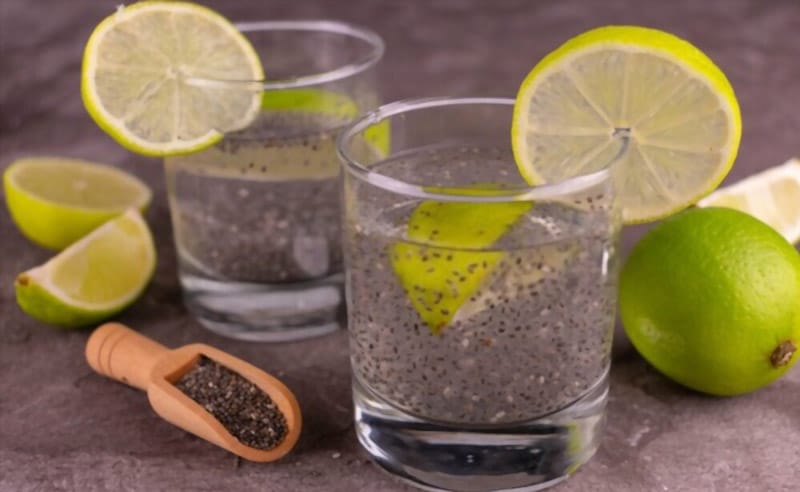 bebida de limon con semillas de chia Bebida de limón con semillas de chía