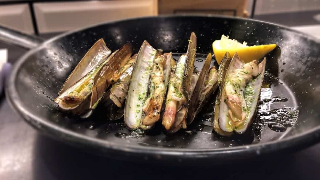 navajas a la plancha con ajo y perejil navajas a la plancha con ajo y perejil