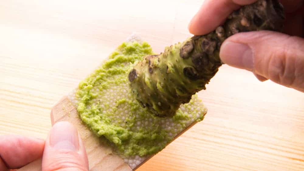 de donde sale el wasabi el wasabi es un ingrediente lleno de personalidad que hace cosquillas en la nariz.