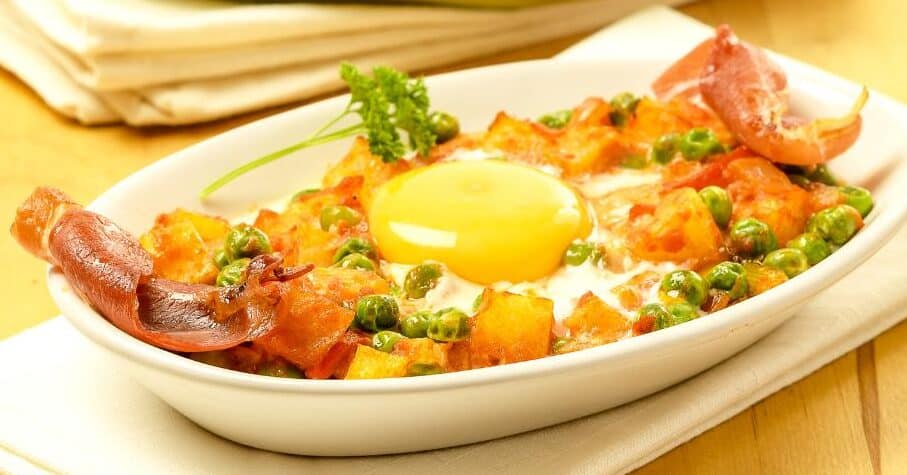 huevo a la flamenca e1692883155368 huevos a la flamenca receta fácil