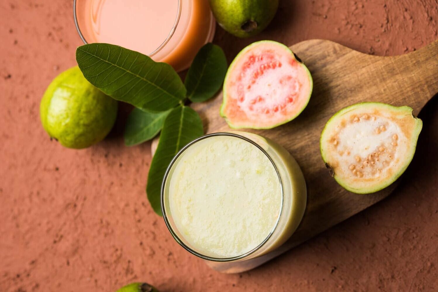 atole de guayaba con leche 1732881248 rotated e1732881355684 receta facil de atole de guayaba