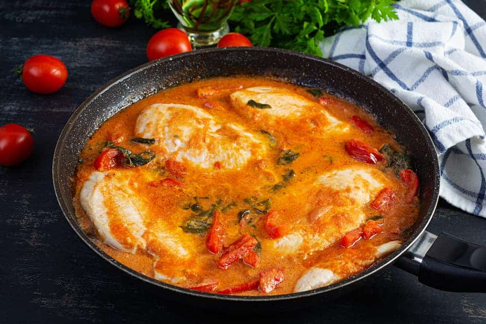 filetes de pollo en salsa 1742999845 pollo en salsa paso a paso