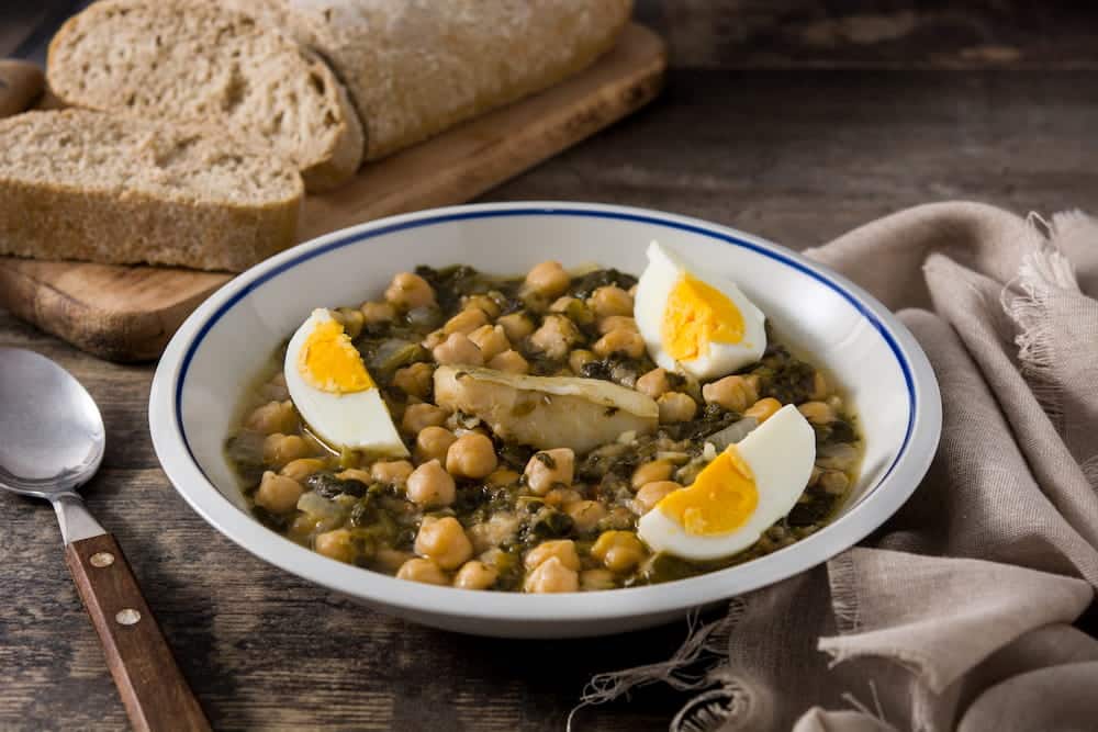 potaje de garbanzos con bacalao 1755602985 garbanzos con bacalao receta de la abuela
