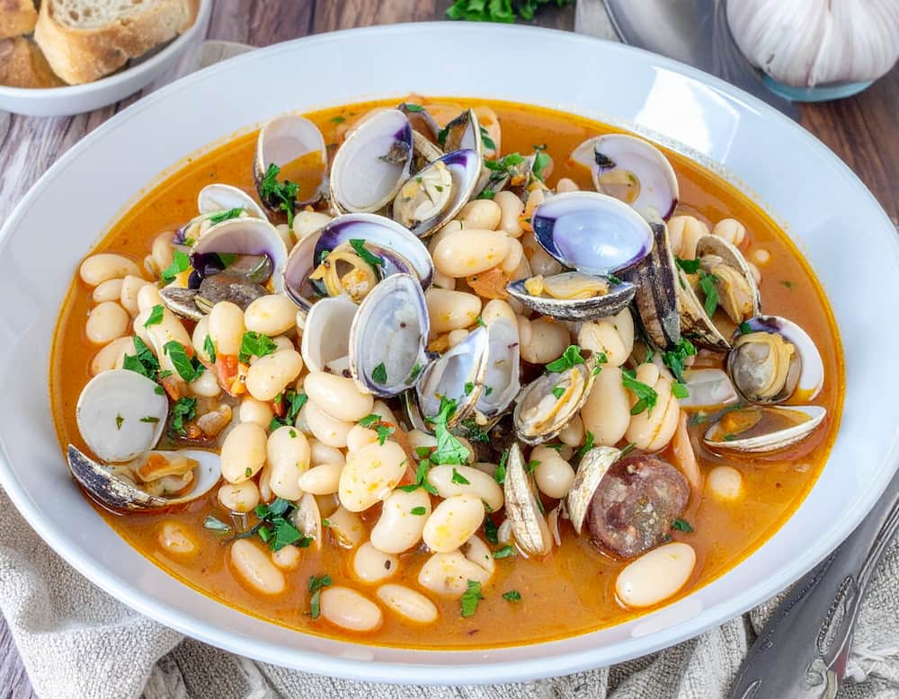 receta de alubias con almejas