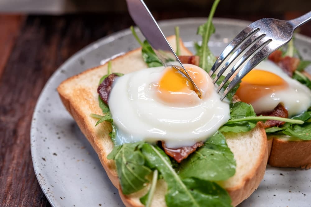 cocer huevos en microondas facil