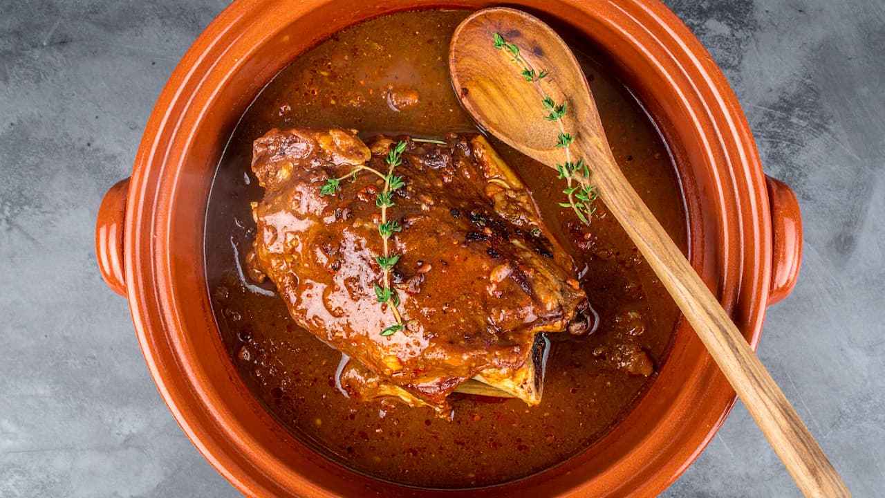 Conejo en salsa en coccion lenta con tomillo en cazuela de barro Paulina Cocina 1781170449 1781170449 Conejo en salsa en coccion lenta con tomillo en cazuela de barro Paulina Cocina 1781170449 1781170449