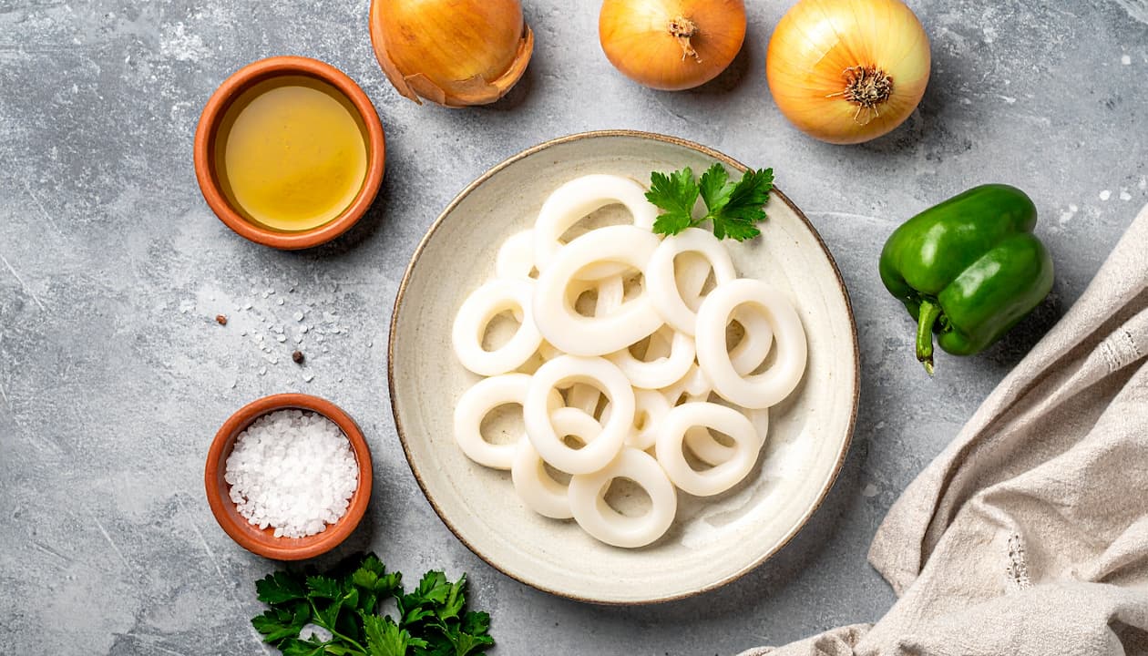 Ingredientes 1782467808 1782467808 Ingredientes para calamares encebollados